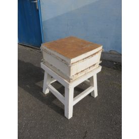 #1556 Antique Butcher Block on Stand (white)