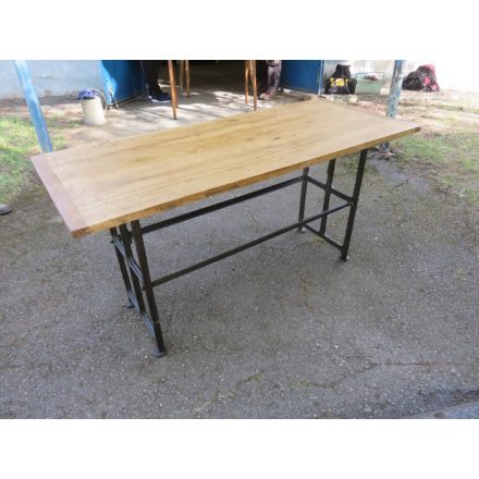 Antique Iron Base Table (black base-waxed top)