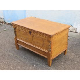 Antique Pine Trunk (waxed)