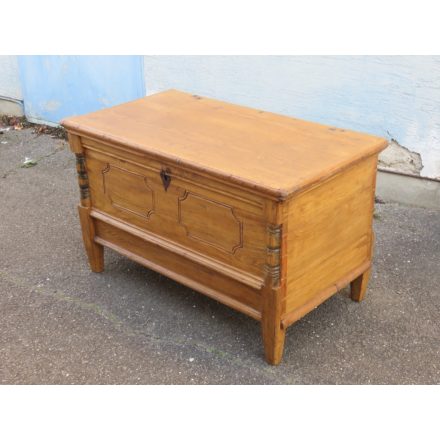 Antique Pine Trunk (waxed)