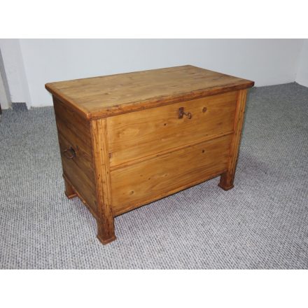 #2555 Antique Pine Blanket Chest - Finished with wax