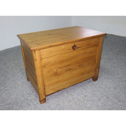 #2557 Antique Pine Blanket Chest - Finished with wax