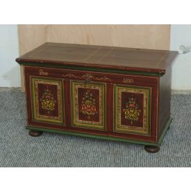   #2660 Antique Swiss blanket chest, 1810 – with original hand-paint