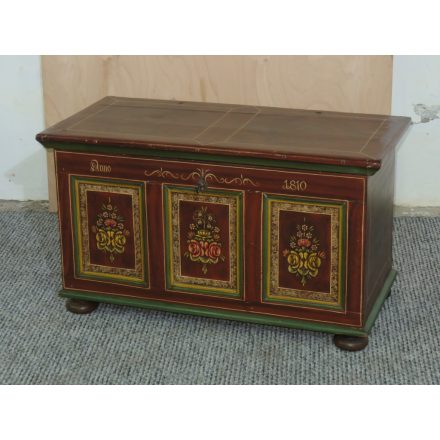 #2660 Antique Swiss blanket chest, 1810 – with original hand-paint