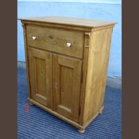   Country pine base cabinet /original item, waxfinished condition