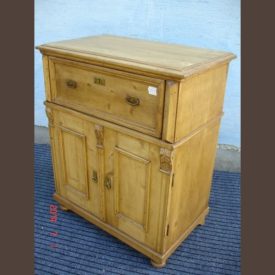   Country pine base cabinet /original item, waxfinished condition